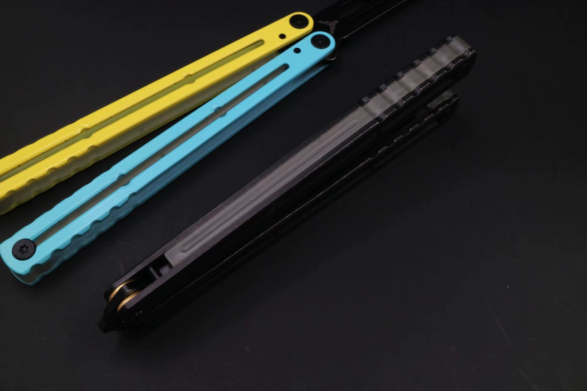 Luminous steel siren, novice butterfly knife, luminous counterweight unbladed