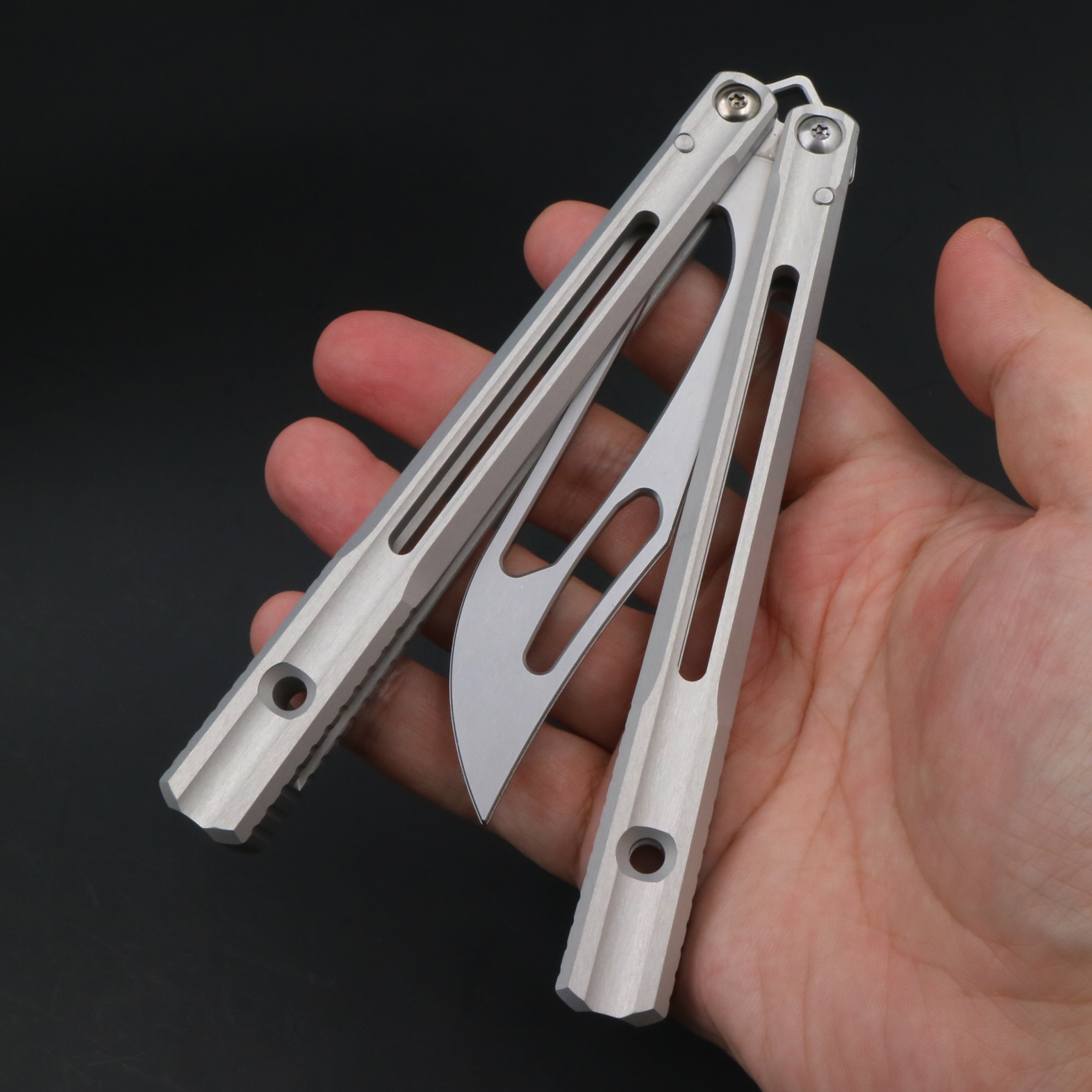 Ban Yu Aluminum Whale, Seven Series Aluminum, Unbladed Butterfly Knife, Glass Sound, Beginner Safety Decompression Finger Limit