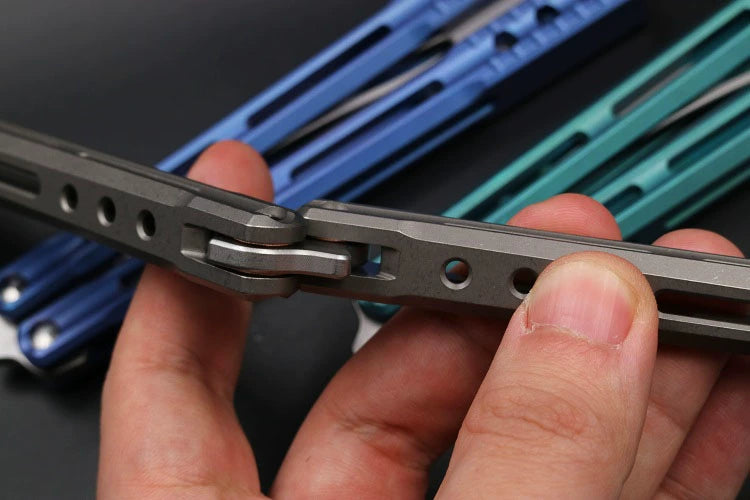 War Whale TC4 Titanium Alloy Integrated Handle, High-end Shaft Sleeve, Oil Storage Positioning Shaft, Butterfly Knife Throwing Knife Unbladed