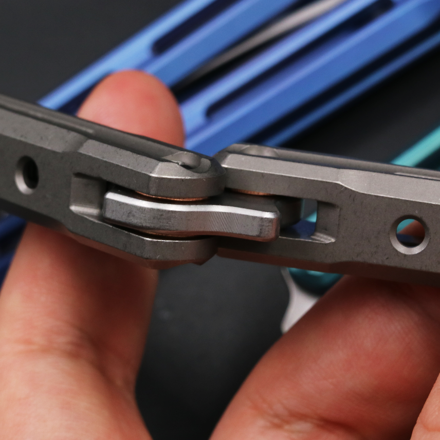 War Whale TC4 Titanium Alloy Integrated Handle, High-end Shaft Sleeve, Oil Storage Positioning Shaft, Butterfly Knife Throwing Knife Unbladed