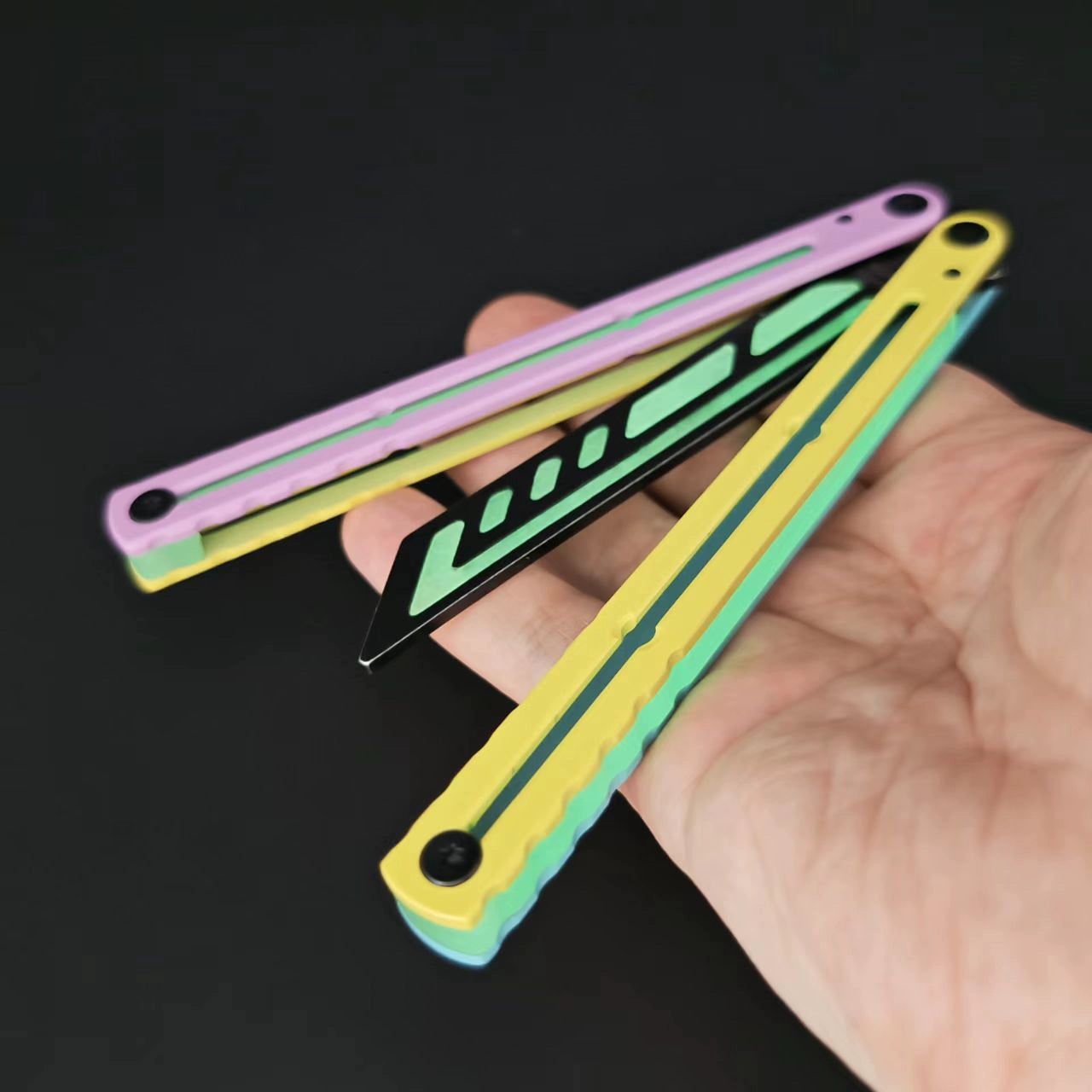 Luminous steel siren, novice butterfly knife, luminous counterweight unbladed