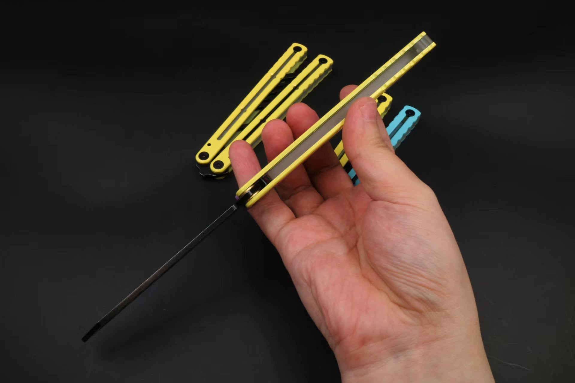 Luminous steel siren, novice butterfly knife, luminous counterweight unbladed